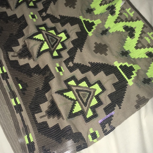 Express geometric sequin mini shirt NWOT - Picture 3 of 7